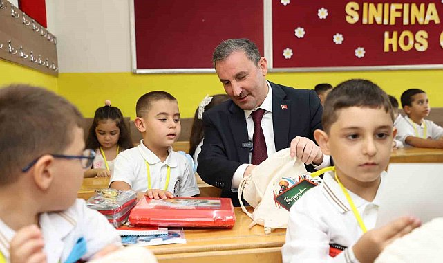 Sultanbeyli Belediyesi'nden okula yeni başlayan tüm öğrencilere ücretsiz kırtasiye seti