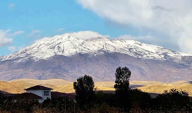 Süphan Dağı beyaza büründü