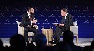 Suriye Devlet Başkanı eş-Şara eski CIA Başkanı Petraeus ile bir araya geldi