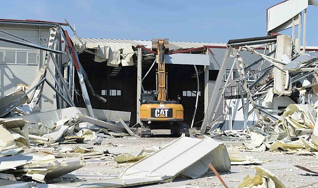Tahtalı Mahallesi'nde 3 kaçak yapı yıkıldı
