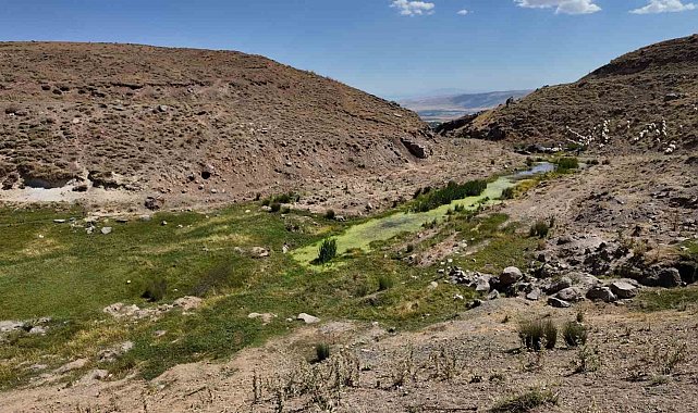 Tehlike arz eden baraj köylüleri tedirgin ediyor