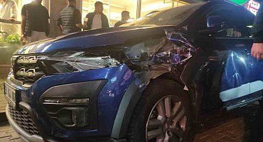 Tekirdağ'da 3 otomobil ve 2 motosikletin çarpıştığı kazada 2 kişi yaralandı