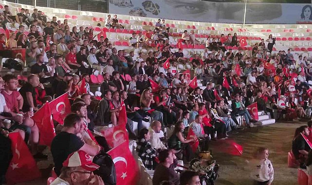 Tekirdağ'da Türkiye'nin Yunanistan galibiyetini dev ekranda izlediler