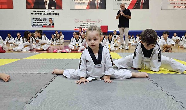 Tekvando sporcuları kuşak atladı