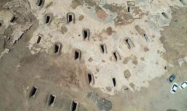 Temizlenen Turuş Kaya Mezarları'nda birbirinden ilginç kabartmalar ortaya çıkıyor