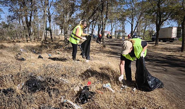 Temizlik etkinliğinde 3 saatte 100 torba atık toplandı