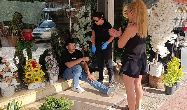 Ticari taksiyle çarpışan motosiklet savrulup başka bir otomobile çarptı: 1 yaralı