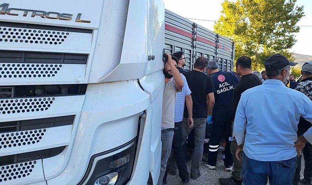 Tır ile otomobil çarpıştı: 3 yaralı