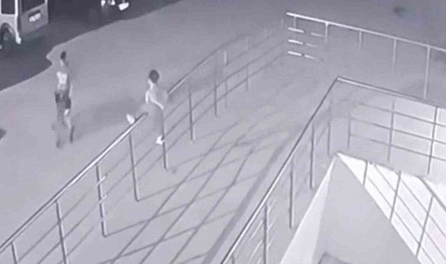 Tırmandığı demir korkuluklardan düşen çocuk ağır yaralandı