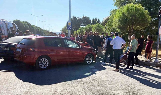 Trafik ışıkları arızalandı, araçlar birbirine girdi