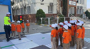 Trafik polislerinden 152 ilkokul öğrencisine trafik eğitimi verildi