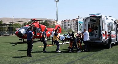 Traktörden düşen şahıs ambulans helikopterle hastaneye sevk edildi