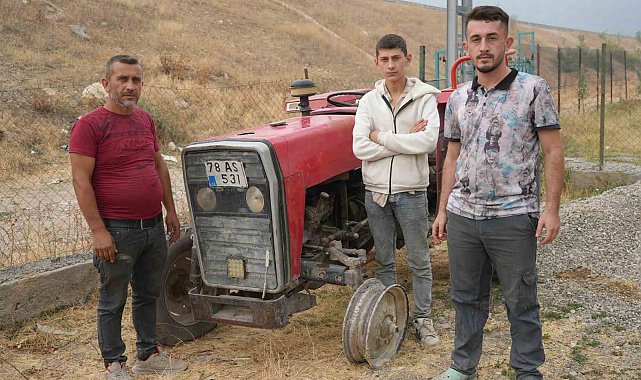 Traktörün tekerliği patladı, jant üzerinde orman ekiplerine su taşıdılar