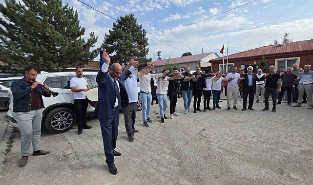 TÜDKİYEB genel başkanı seçildi: Ayağının tozuyla geldiği memleketi Tokat'ta zaferini halayla kutladı