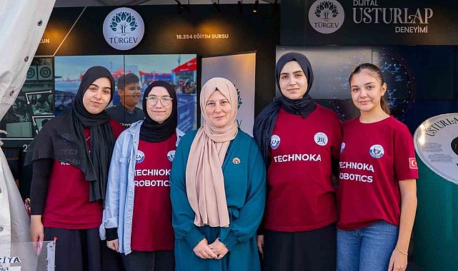 TÜRGEV standı TEKNOFEST'te milli gururun merkezi oldu
