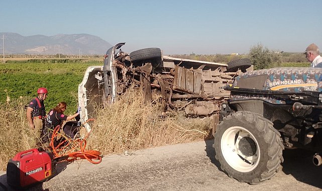 Turgutlu'da kamyonet takla attı: 2 yaralı