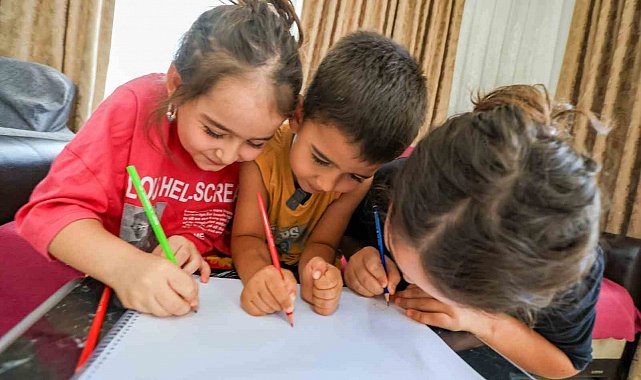 Türk Kızılay'dan deprem bölgesindeki 7 bin 107 öğrenciye yardım eli