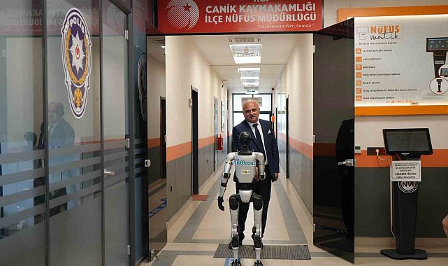 Türkiye'de bir ilk: İnsansı robot nüfusa kaydettirildi