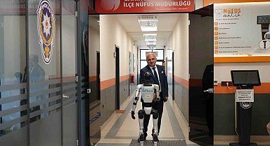 Türkiye'de bir ilk: İnsansı robot nüfusa kaydettirildi