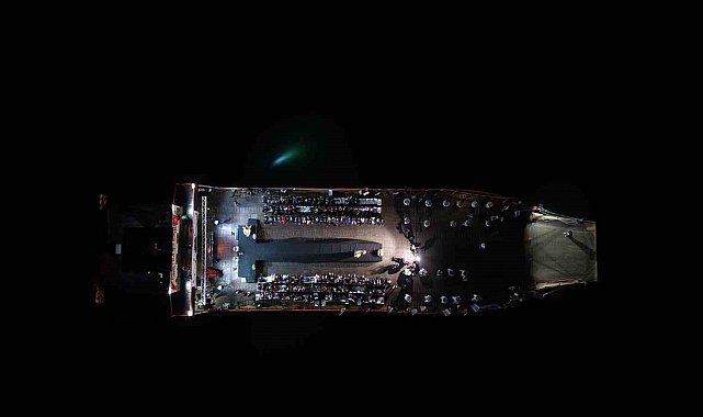 Türkiye'de ilk kez baraj gölü üzerinde, feribot içerisinde defile düzenlendi