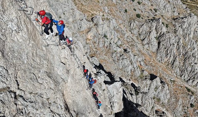 Türkiye'de tek Kemaliye'de bulunan "Via Ferrata" parkuru adrenalin tutkunlarının rotası oldu