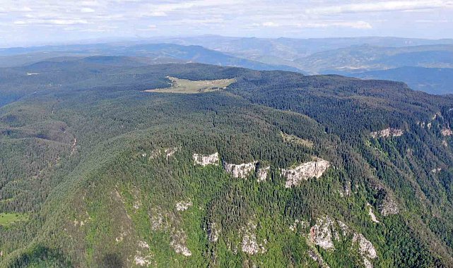 Üç ilin kesişim noktasında manzarasıyla mest eden zirve keşfedilmeyi bekliyor