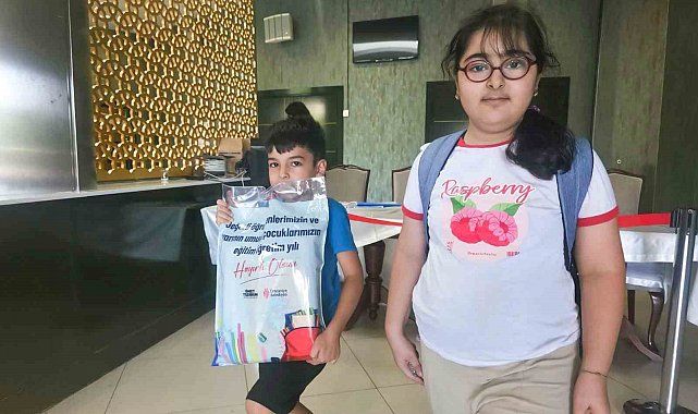 Ümraniye Belediyesi'nden öğrencilere kırtasiye desteği