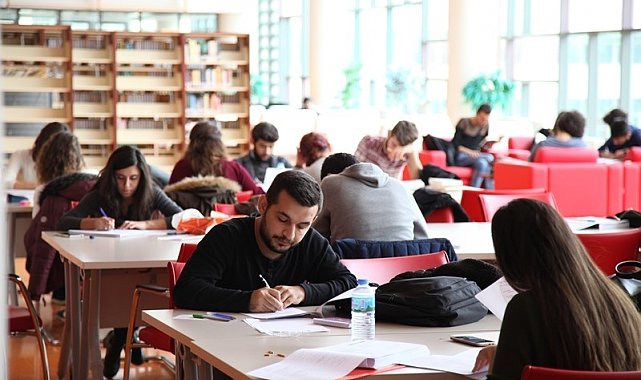 Uşak Üniversitesi Kütüphanesi öğrencilere sınırsız bilgi erişimi sunuyor
