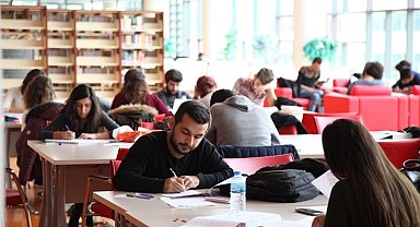 Uşak Üniversitesi Kütüphanesi öğrencilere sınırsız bilgi erişimi sunuyor