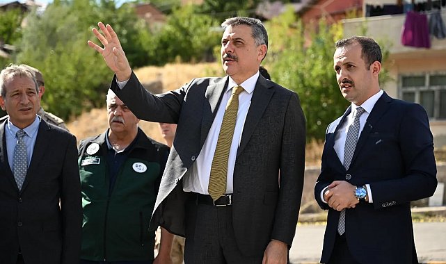 Vali Çiftçi, İspir'de heyelan bölgesinde incelemelerde bulundu