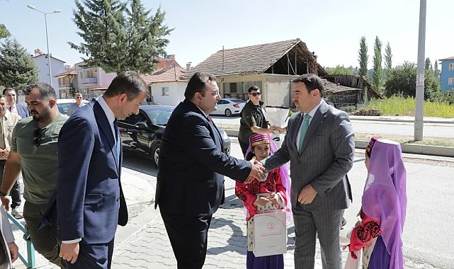 Vali Işın, Pazarlar'da yürütülen projeler ve yatırımları inceledi