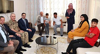 Vali Osman Varol, Sincik'te depremzede aileyi ziyaret etti