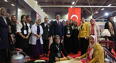 Van Büyükşehir Belediyesi 3. Van Gurme ve Gastronomi Fuarı'nda yöresel lezzetleri tanıtıyor