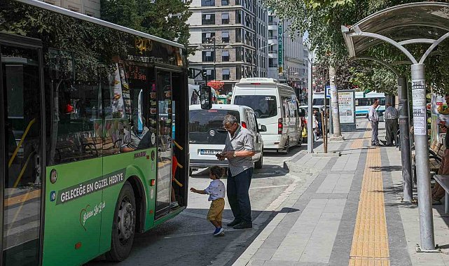 Van Büyükşehir Belediyesinin otobüsleri yeşile büründü