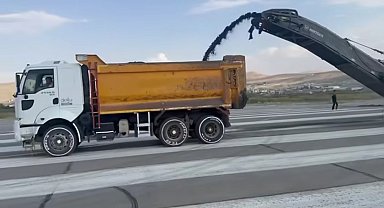 Van Ferit Melen Havalimanında pist sökme çalışmaları başladı