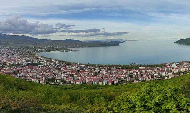 Van Gölü'nde su seviyesi düşüyor