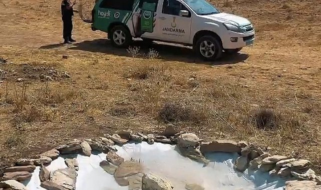Van jandarmasından yaban hayatına minik su havuzları