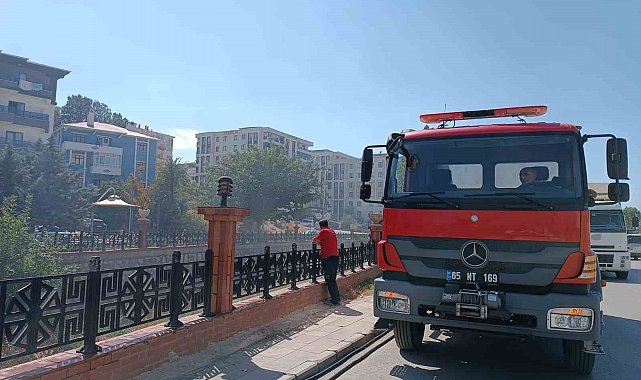 Van'da kuru ot yangını