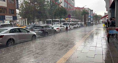 Van'da sağanak yağış