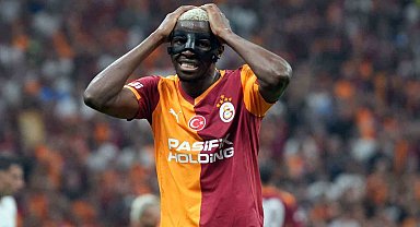 Victor Osimhen'in ayak bileğinde gerilme tespit edildi