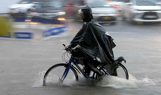 Vietnam'ı vuran Bualoi Tayfunu'nda can kaybı 19'a yükseldi