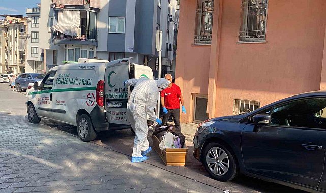 Yalnız yaşayan yaşlı adamın cesedi yayılan kötü kokuyla bulundu