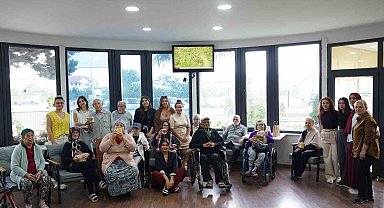 Yaşlılar kendi eserleriyle buluştu