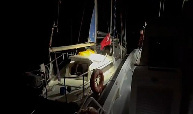 Yelkenli teknede 56 düzensiz göçmen yakalandı