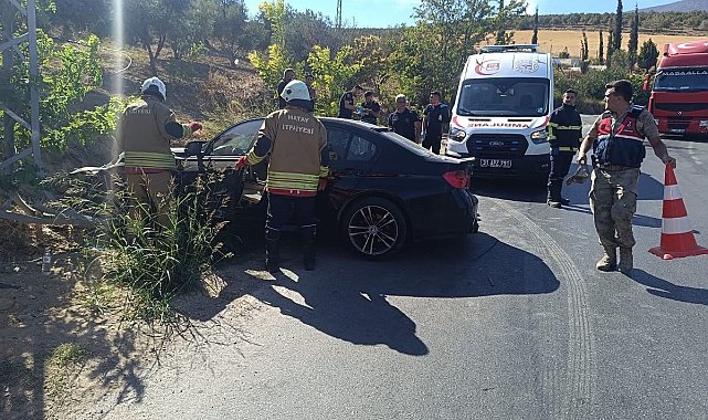 Yol kenarına devrilen otomobilin sürücüsü yaralandı