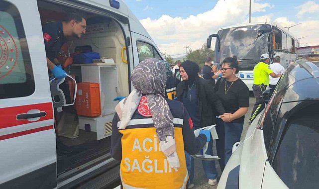 Yolcu otobüsü gemi çapası taşıyan tıra çarptı...3 yaralı