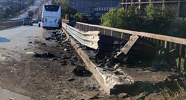 Yolcu otobüsü köprü bariyerlerine çarptı: 1 yaralı