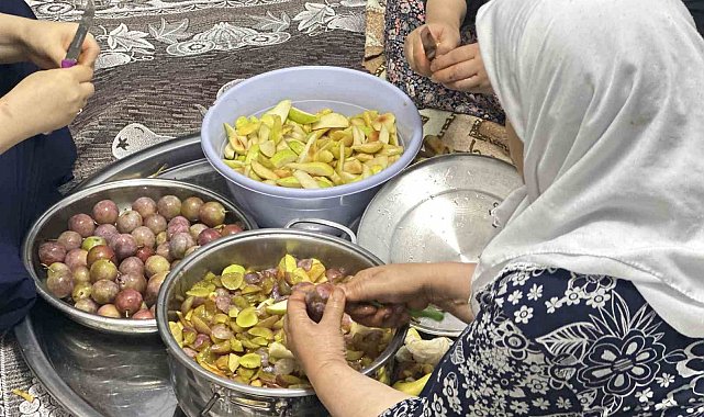 Yüksekova'da kış hazırlığı: Pestil yapımı sürüyor