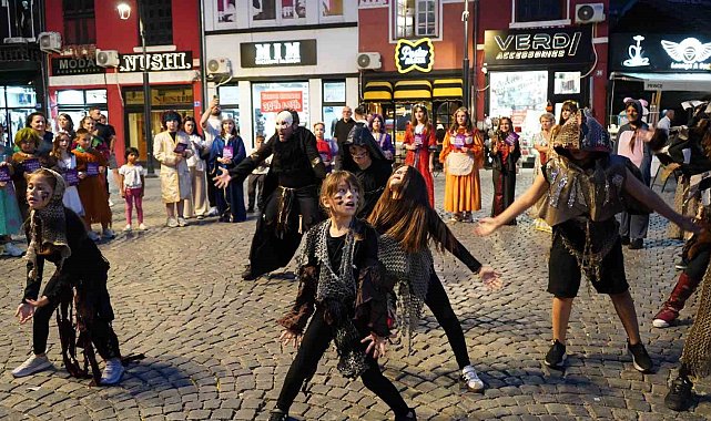 Yunus Emre Enstitüsü'nden Kosova'da Uluslararası Türkçe Tiyatro Festivali