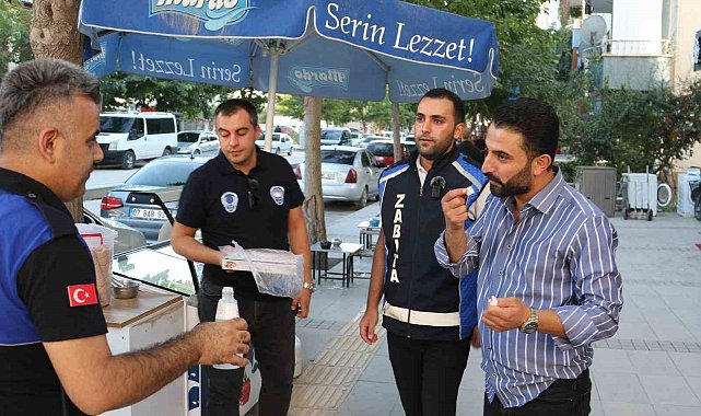 Zabıtadan lokum ve kolonyalı kaldırım işgali uyarısı